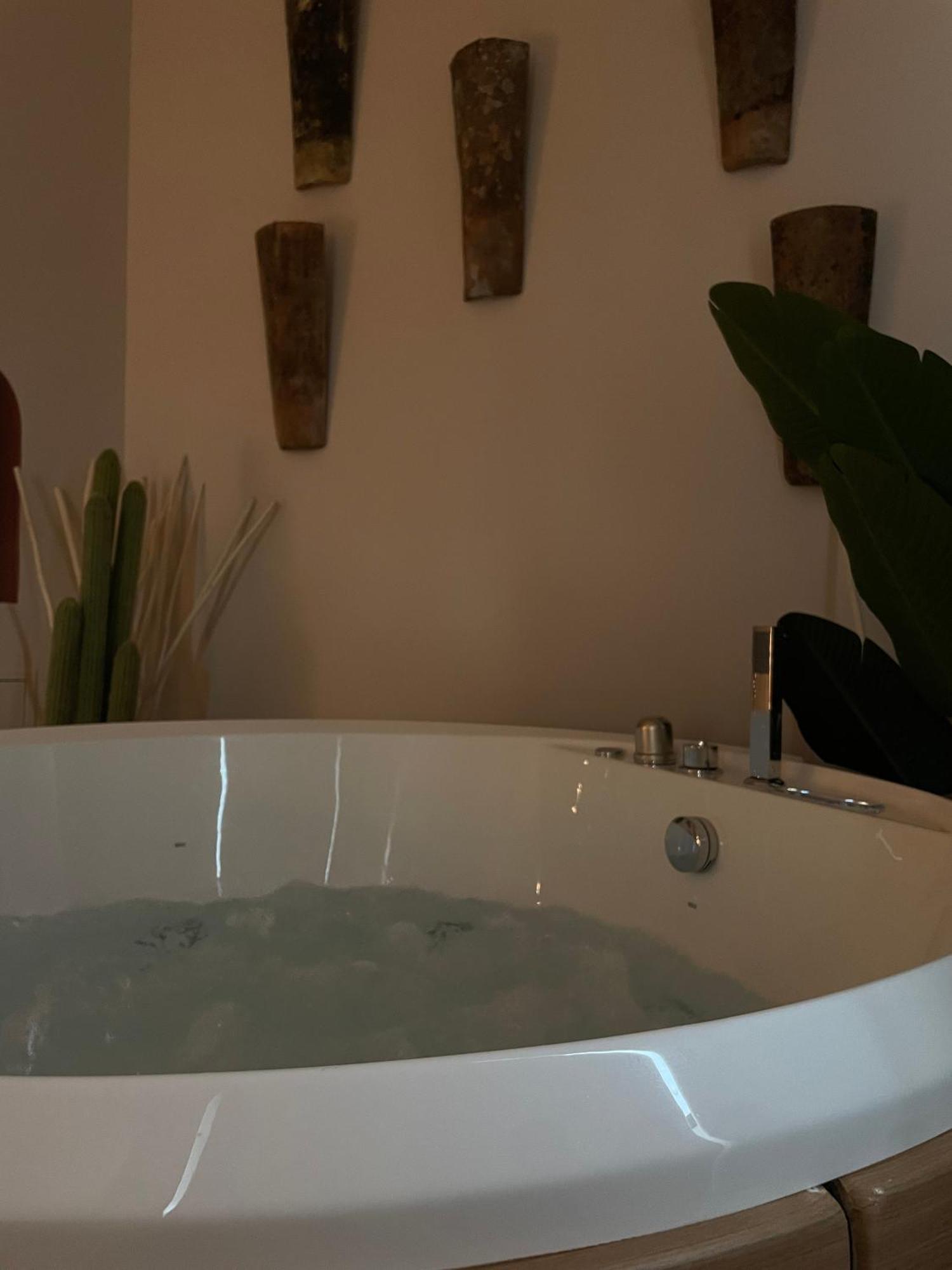 Strasbourg, Sauna, Spa, Ibiza, Evasion Romantique Et Sensuelle Straßburg